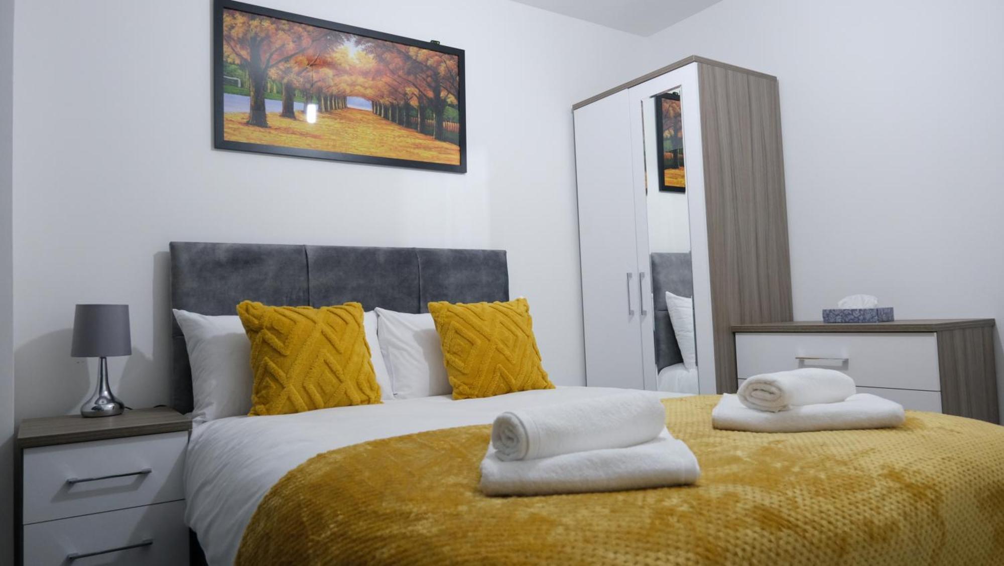 Modernized Three Bedroom House Near Stadium, Attractions, Centre - Sky N Netflix - Convenient Transport * Manchester