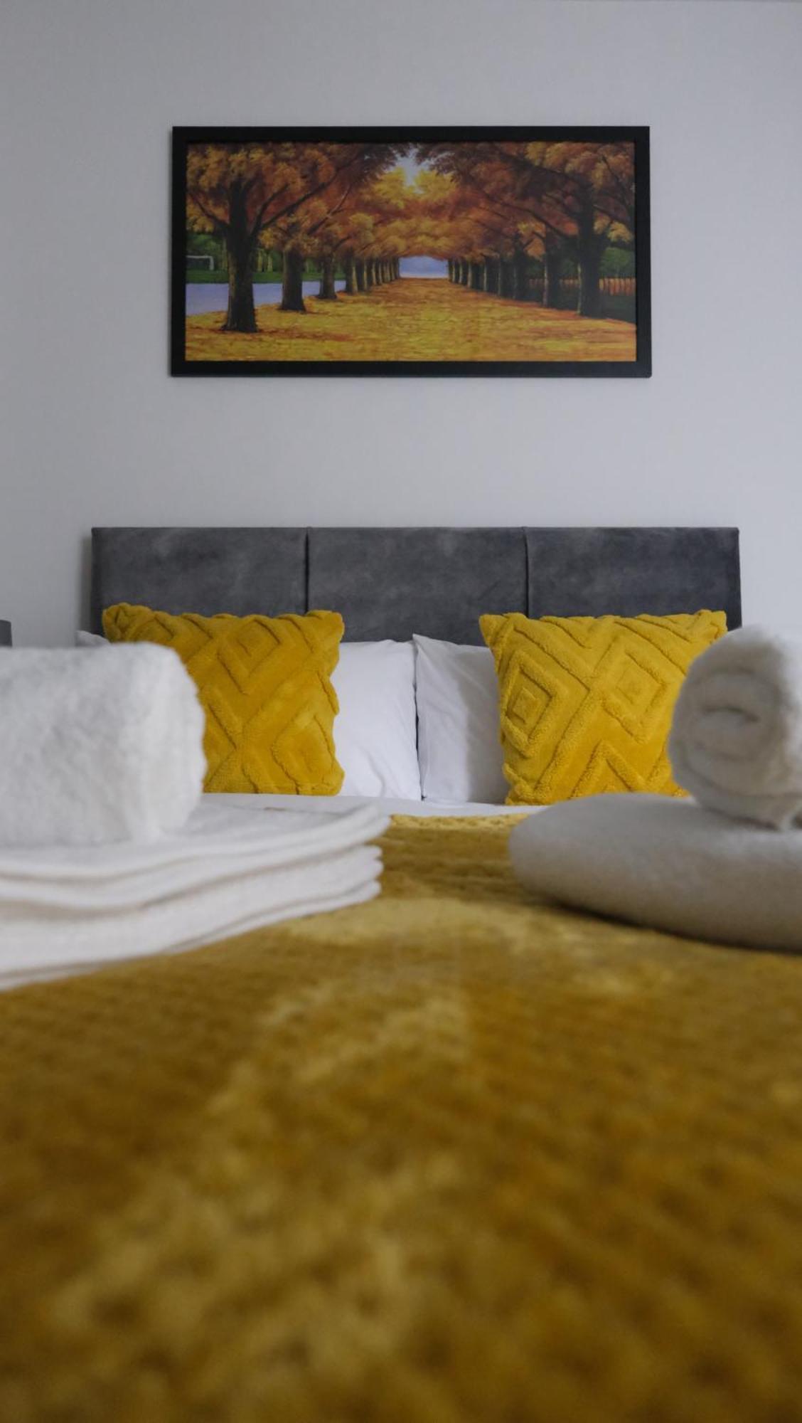 Casa de férias Modernized Three Bedroom House Near Stadium, Attractions, Centre - Sky N Netflix - Convenient Transport Manchester