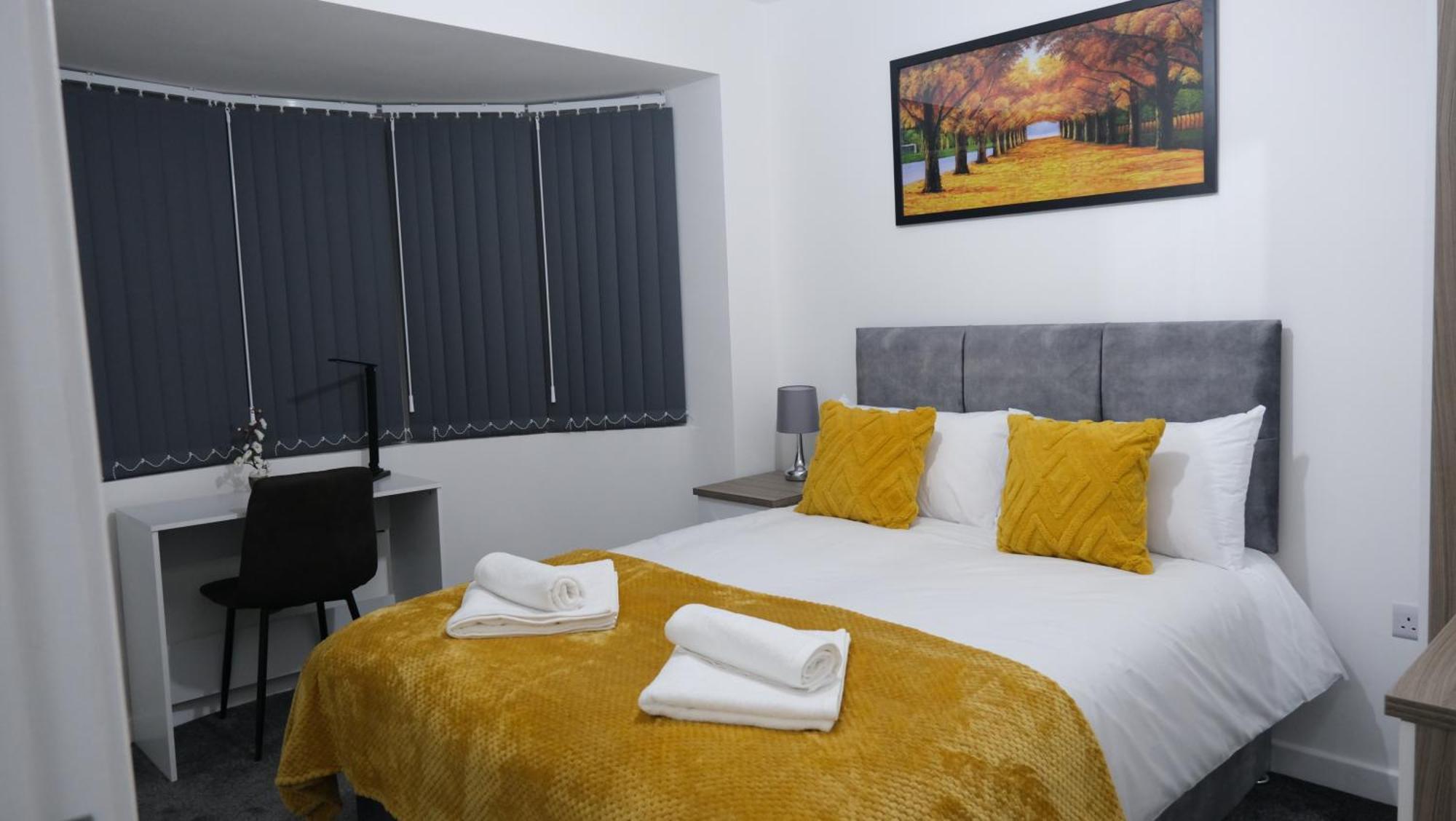 Casa de férias Modernized Three Bedroom House Near Stadium, Attractions, Centre - Sky N Netflix - Convenient Transport *