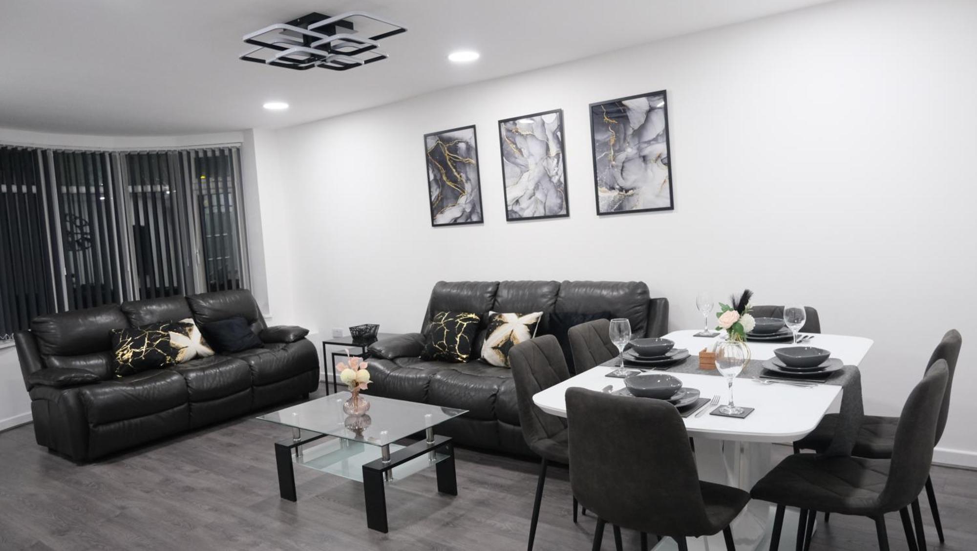 Modernized Three Bedroom House Near Stadium, Attractions, Centre - Sky N Netflix - Convenient Transport * Manchester