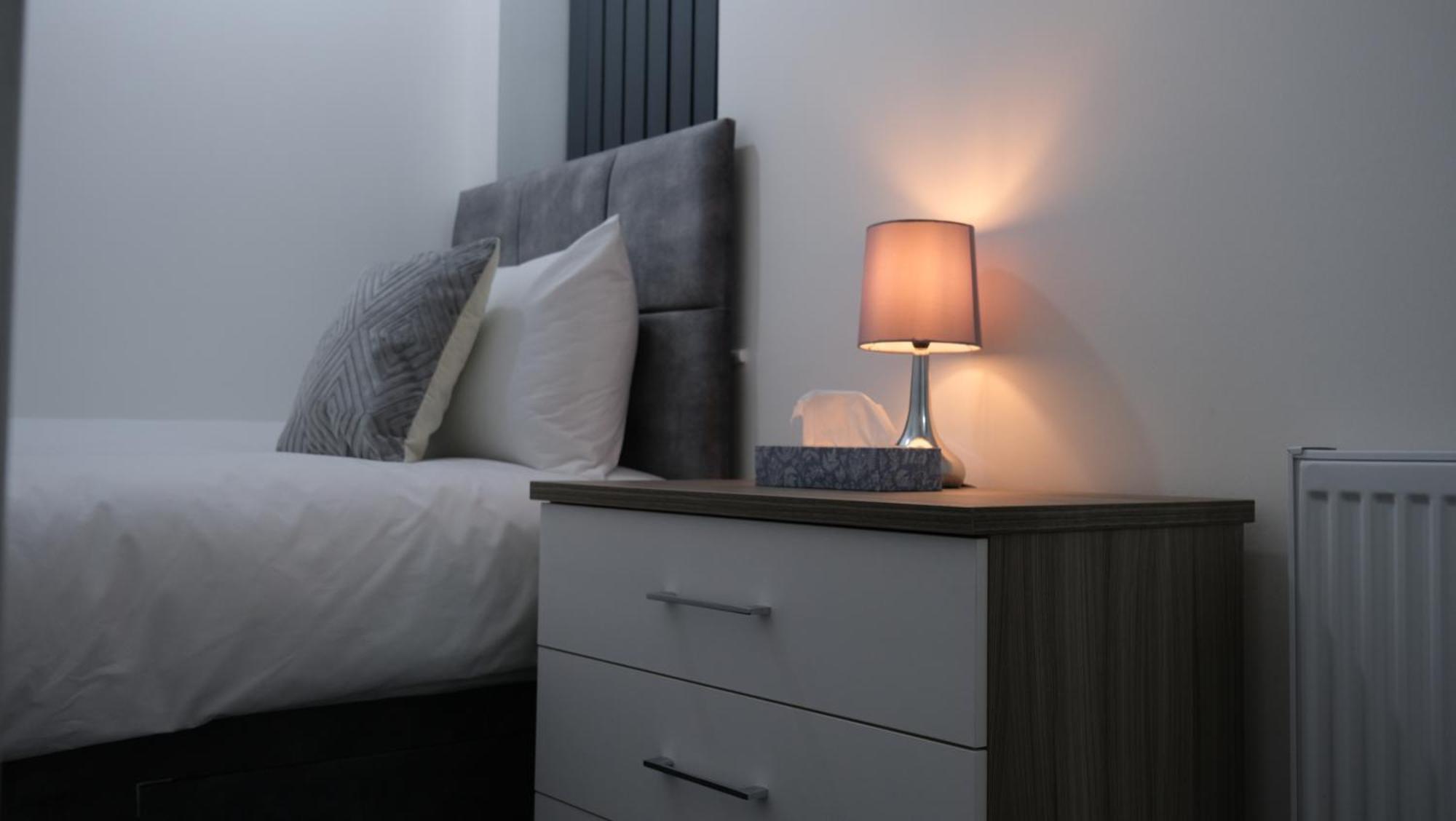 Casa de férias Modernized Three Bedroom House Near Stadium, Attractions, Centre - Sky N Netflix - Convenient Transport *